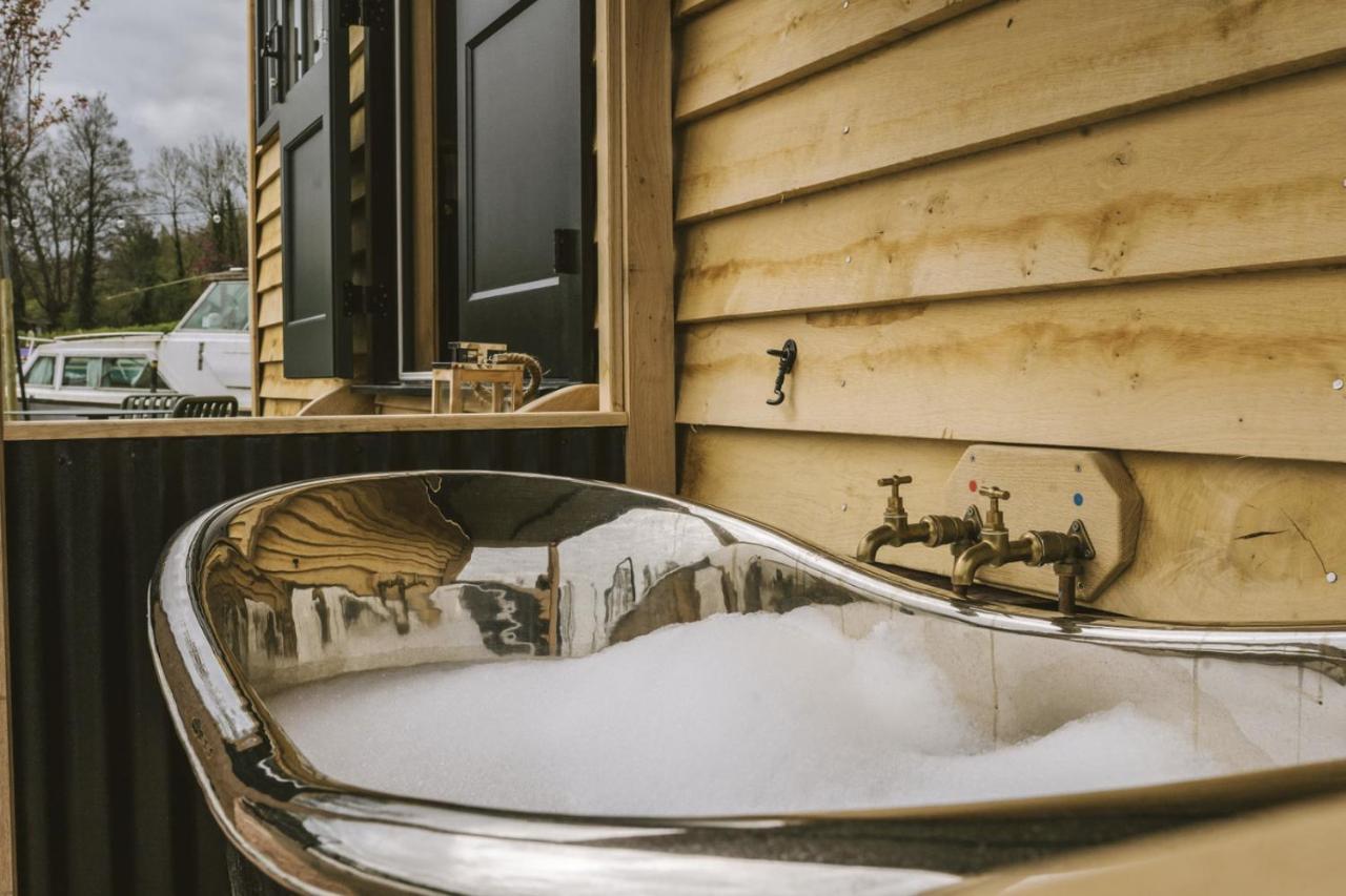 Island Hut - Outdoor Bath Tub, Firepit And Water Equipment Apartment Saltford Luaran gambar