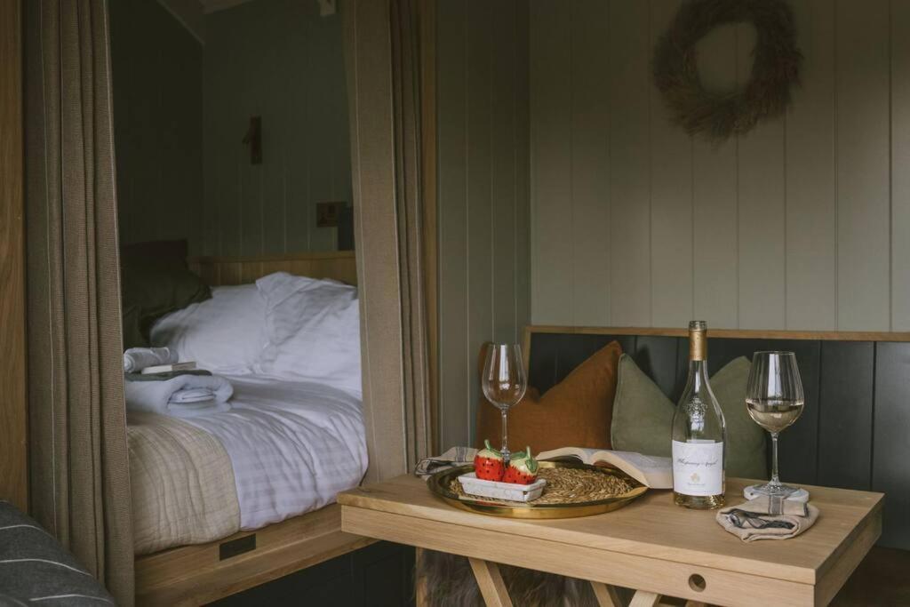 Island Hut - Outdoor Bath Tub, Firepit And Water Equipment Apartment Saltford Luaran gambar