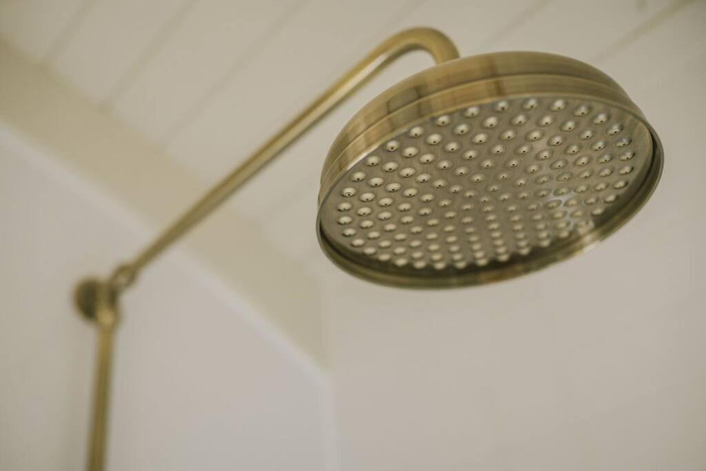 Island Hut - Outdoor Bath Tub, Firepit And Water Equipment Apartment Saltford Luaran gambar